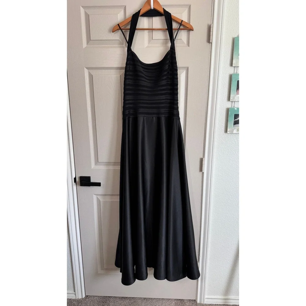 Tadashi Maxi Dress Size 8 Black Halter Neck Evening Gown Textured Satin Formal - Picture 2 of 9